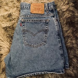 Vintage Levi High Waisted Mom Jean Shorts Size 29